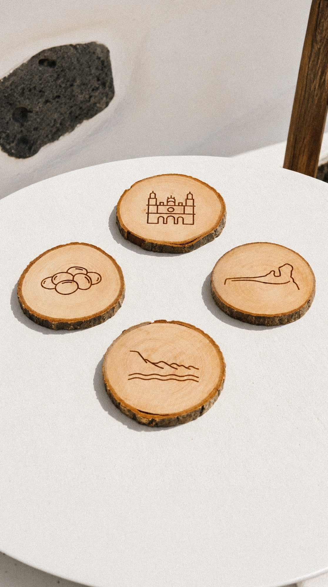 Set de 4 posavasos de madera de pino: Iconos de Gran Canaria